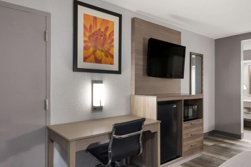 Quality Inn near Casinos and Convention Center Image 11