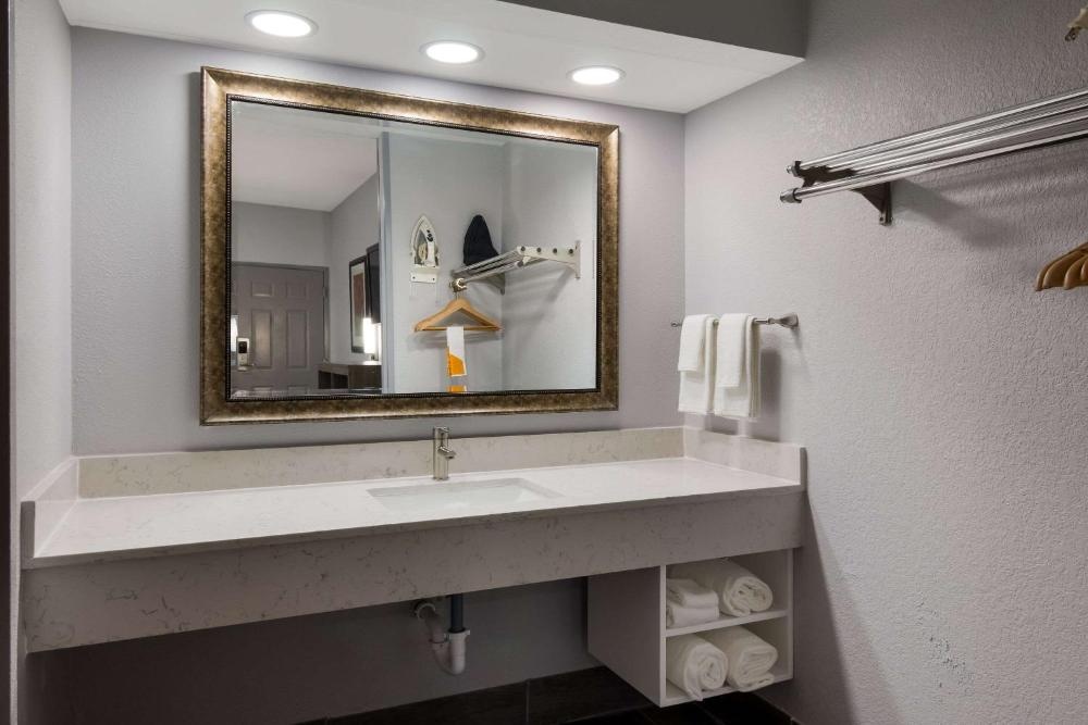 Quality Inn near Casinos and Convention Center Image 17